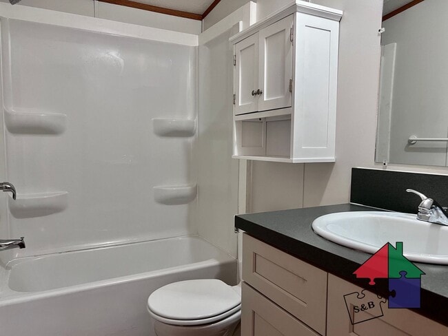 Building Photo - Your Dream Home Awaits: Spacious 3-Bedroom...