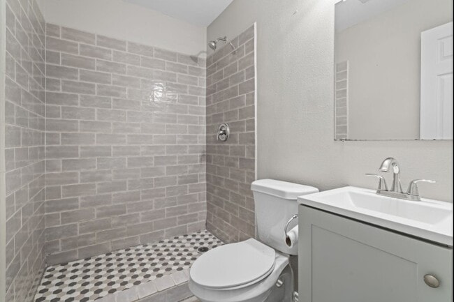 Building Photo - 6811 Feather Creek Dr