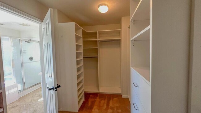 Building Photo - 9 Yale Ct