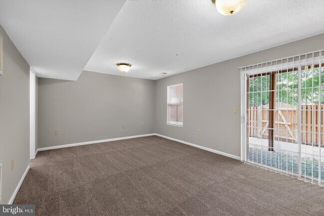 Building Photo - 2434 Sandwich Ct