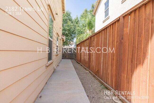 Building Photo - 2182 Tennis Ln