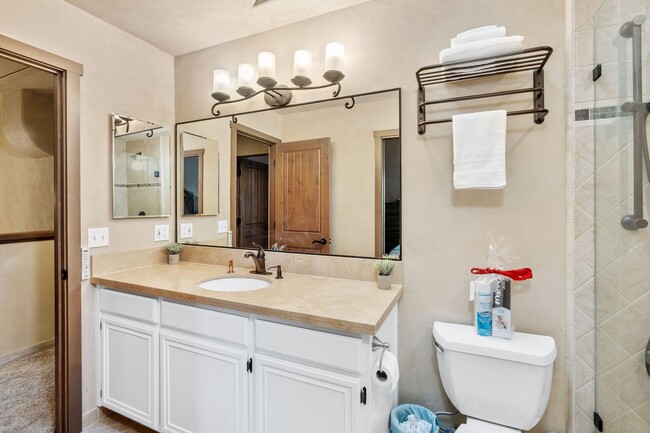 Building Photo - Gorgeous Furnished 2-Bed, 2-Bath Townhouse...