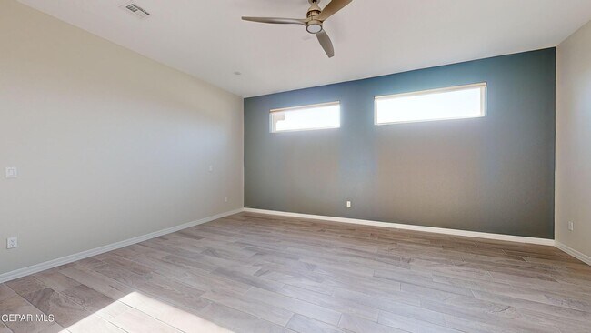 Building Photo - 500 La Entrada Cir