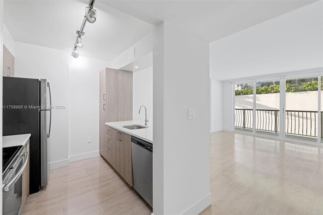 Building Photo - 1756 N Bayshore Dr