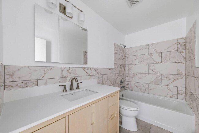 Building Photo - 206 Chrystal Dr