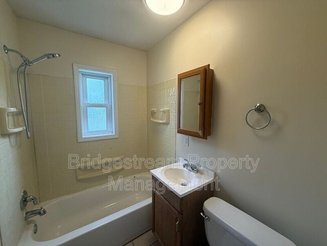 Building Photo - 809 Winston Dr