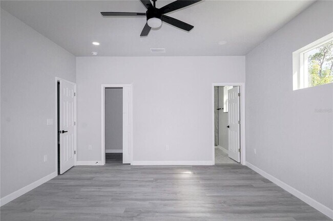 Building Photo - 769 Memorial Dr