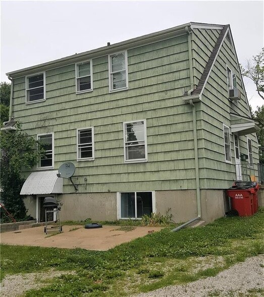 Building Photo - 1417 W Short Ave