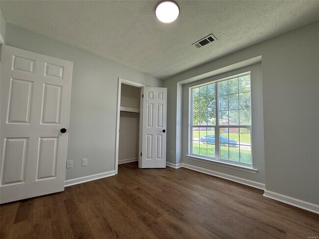 Building Photo - 6524 Foxleigh Ct