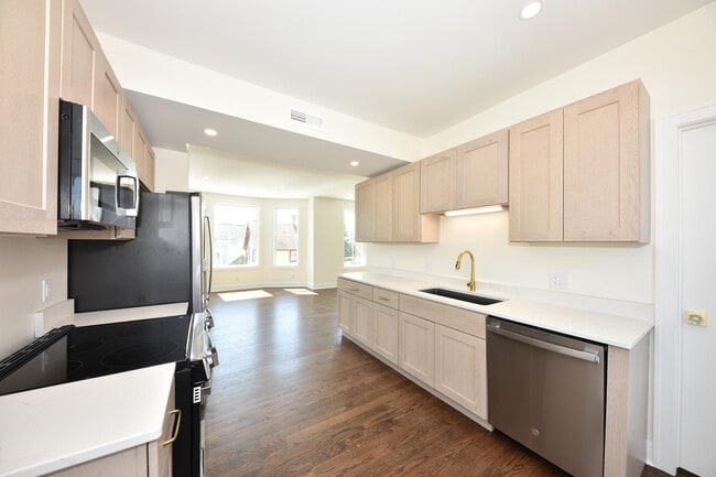 Building Photo - 104 E Prospect St