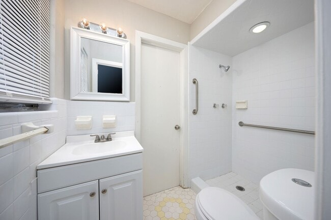 Building Photo - Newly renovated, spacious and versatile house waiting to be a home!