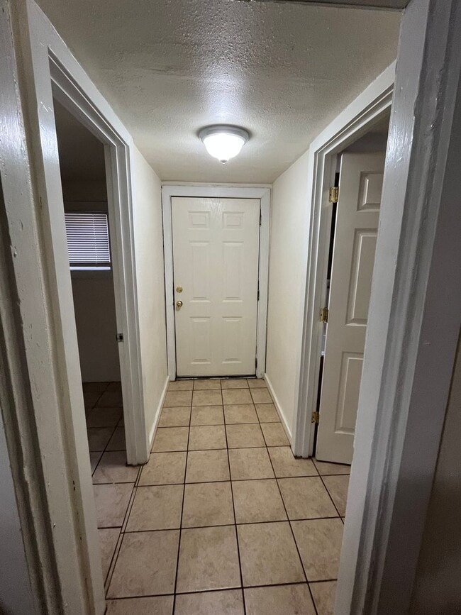 Building Photo - Charming 2-bedroom, 1-bathroom in Downtown Albany!