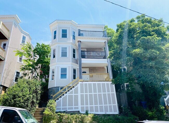 Building Photo - 17 Rowell St