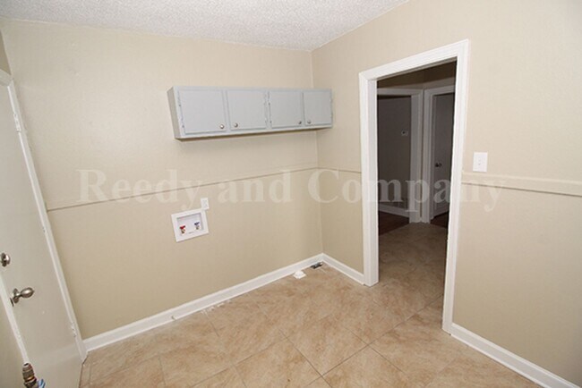 Building Photo - 2977 N Radford Rd