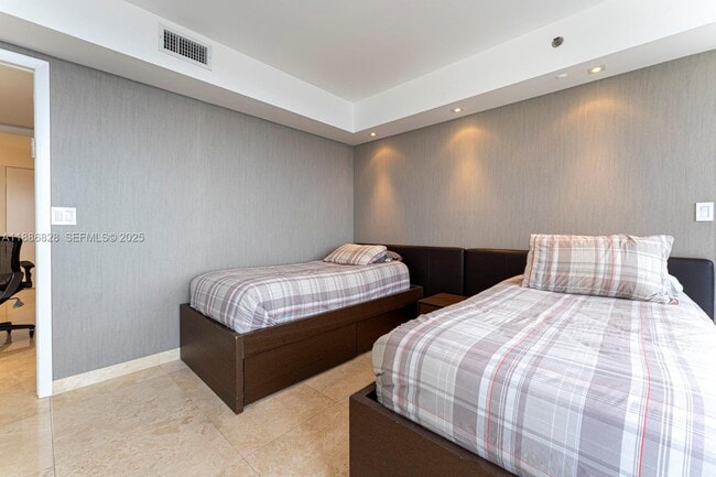 Building Photo - 19333 Collins Ave