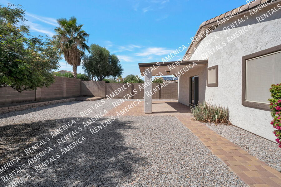 Building Photo - 2739 W Kristina Ave