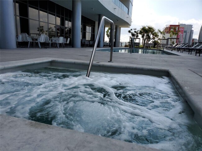 Building Photo - 1600 NE 1st Ave