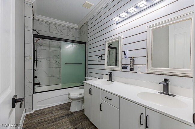 Building Photo - 1330 Mariposa Cir