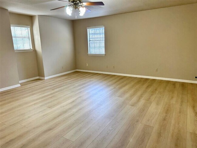 Building Photo - 9006 Balcones Club Dr