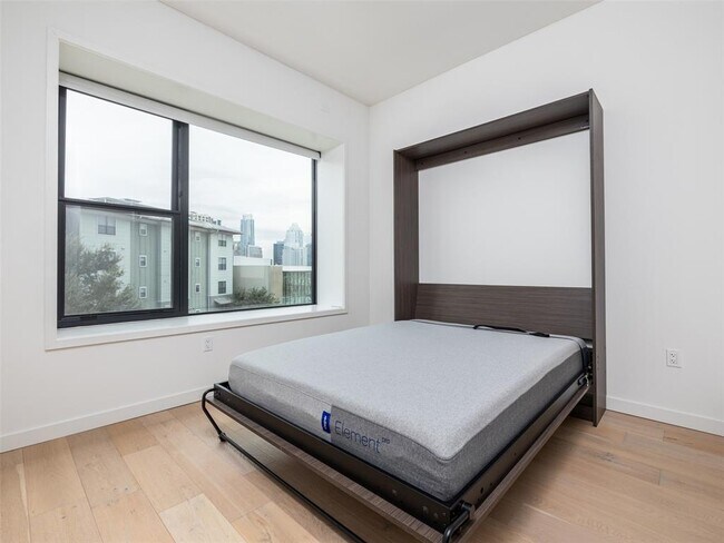 Building Photo - 800 Embassy Dr