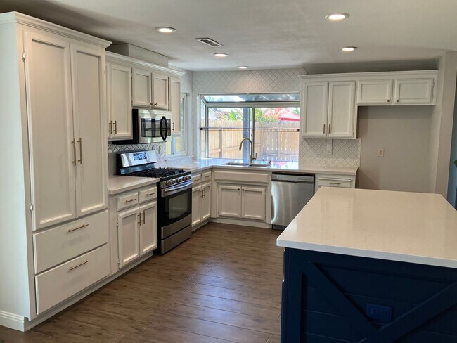 Building Photo - 3305 Soda Canyon Dr