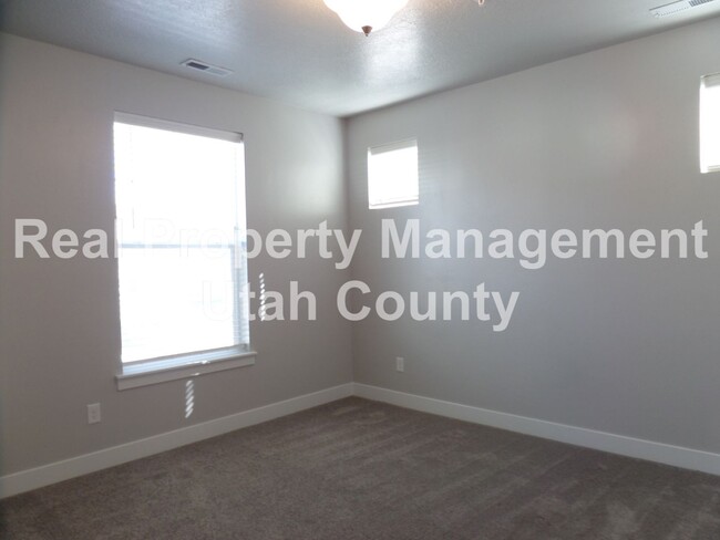 Building Photo - Half off First Months Rent! Saratoga Sprin...