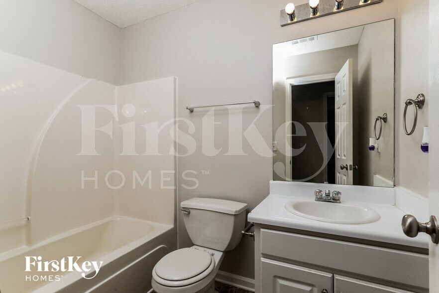 Building Photo - 305 Carly Ct