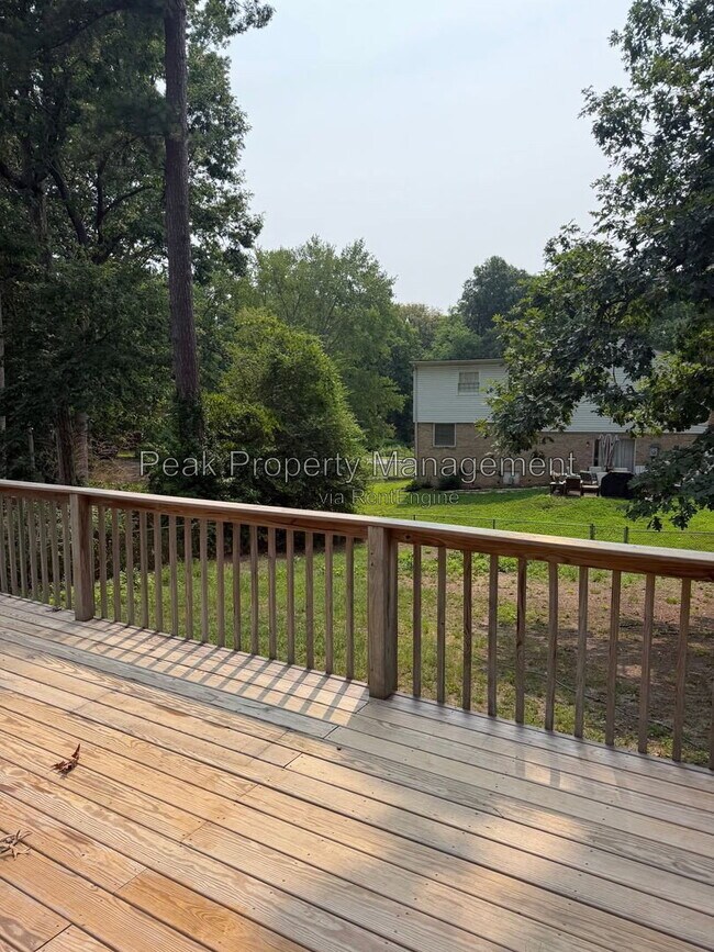 Building Photo - 2119 Woodmont Dr