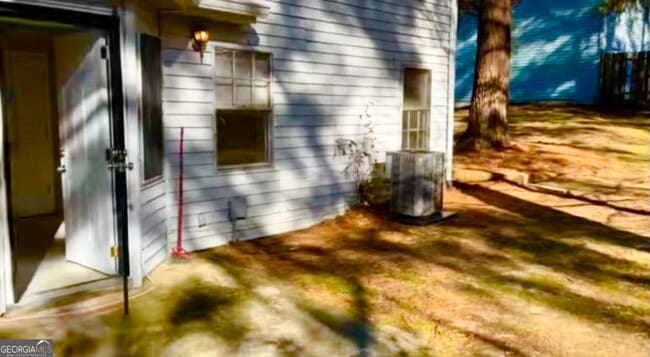 Building Photo - 709 Pine Tree Trail
