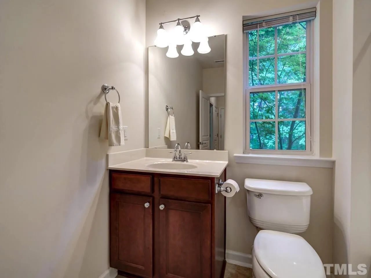 Building Photo - Room in Townhome on Macedonia Lake Dr