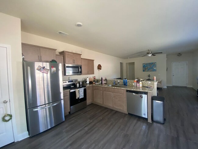 Building Photo - 4bed-2bath Newer built home in Hinesville, GA!