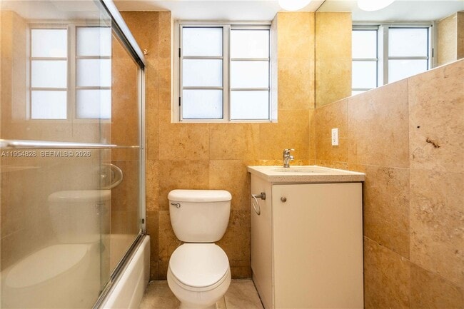 Building Photo - 2425 Flamingo Pl