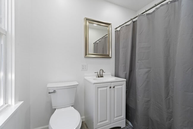 Building Photo - 201 Portsea St