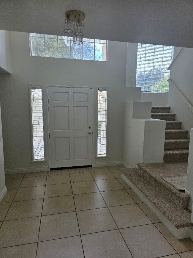 Building Photo - Beautiful 3 Bedroom Home in Gated Community