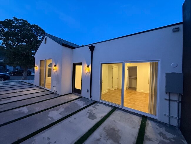 Building Photo - Burnside Residences