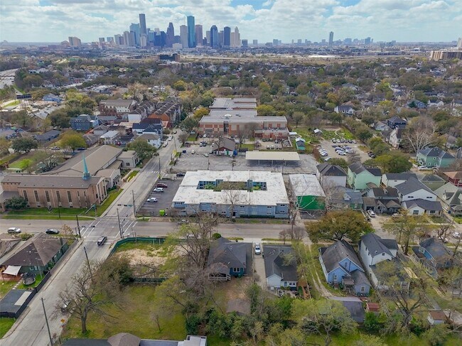 Building Photo - 309 Pecore St