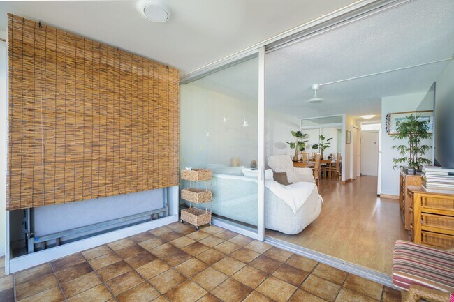 Building Photo - Oceanfront Kaimana Beach Studio at Sans Souci