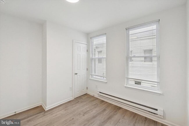 Building Photo - 1529 N Hollywood St