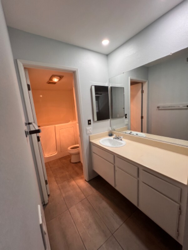 Building Photo - 2380 W Orangethorpe Ave