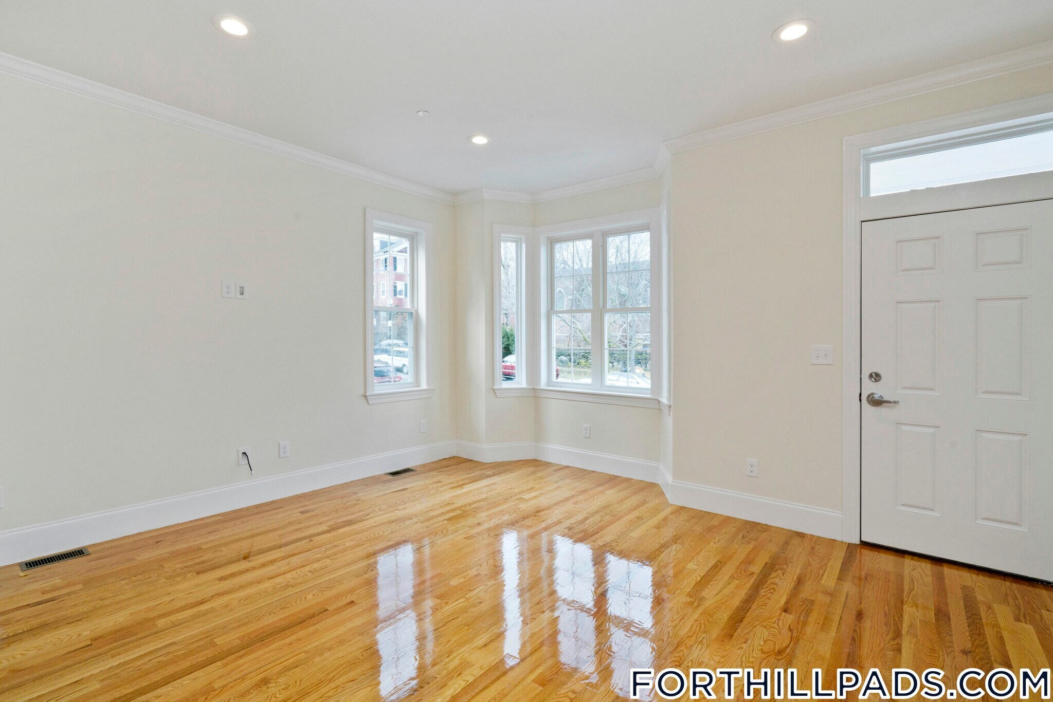 Building Photo - 130 Roxbury St