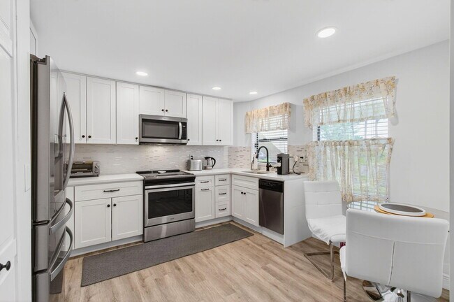 Building Photo - 5945 Parkwalk Dr