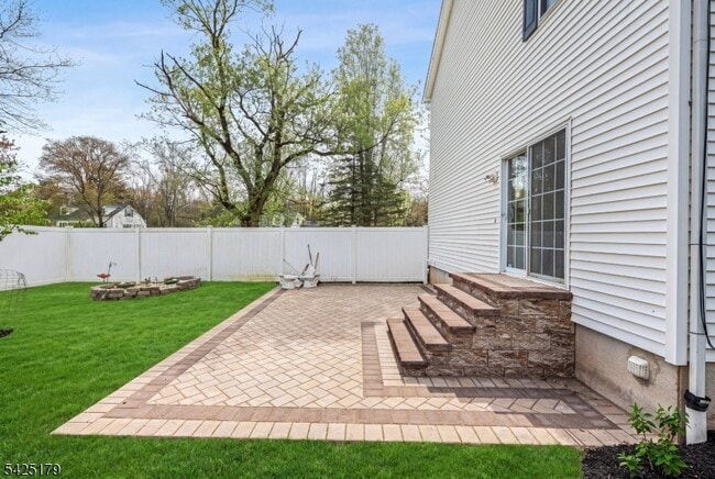 Building Photo - 112 Peapack Rd