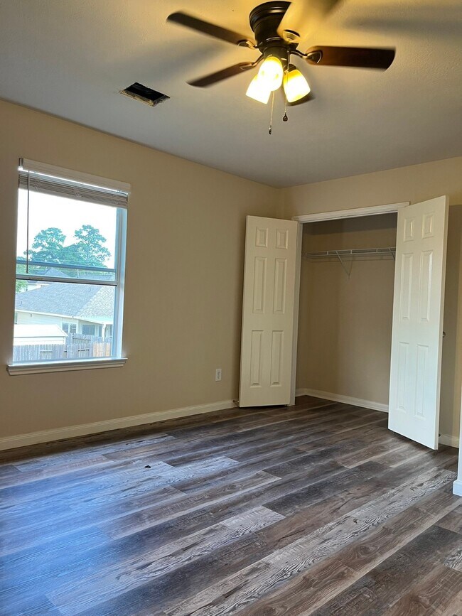 Building Photo - 21650 Falvel Sunset Ct