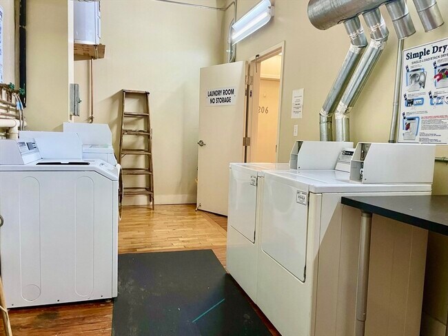 Building Photo - 49 Munroe St