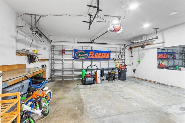Building Photo - 9210 Oak Grove Cir