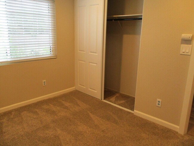 Building Photo - Desirable Santee 4 Bedroom Home!