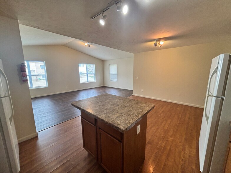 Building Photo - 1329 Fraternity Village Dr