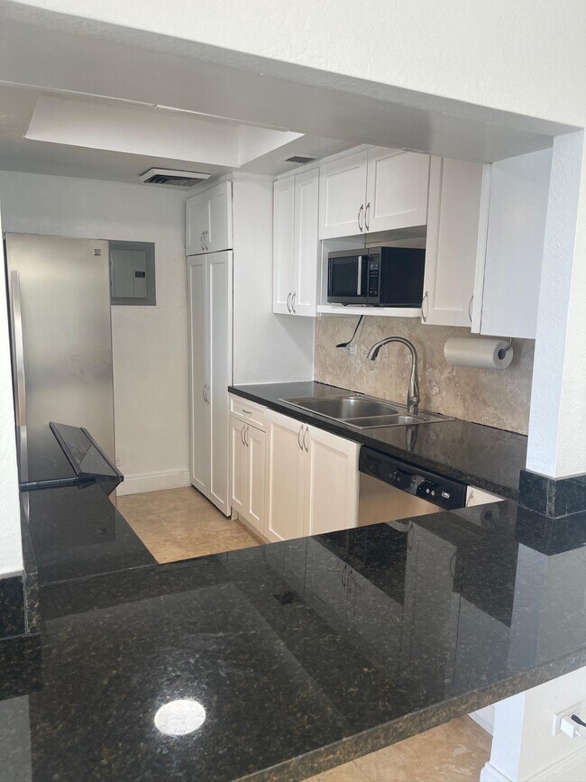 Building Photo - 2451 Brickell Ave