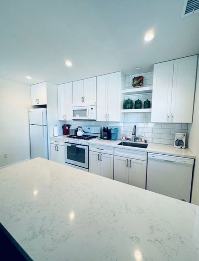 Building Photo - Coastal Luxury Living – Fully Furnished Ho...