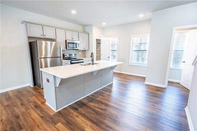 Building Photo - 3657 Princeton Ave